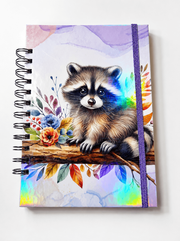 Cuaderno de Mapache sobre Rama con Elastico